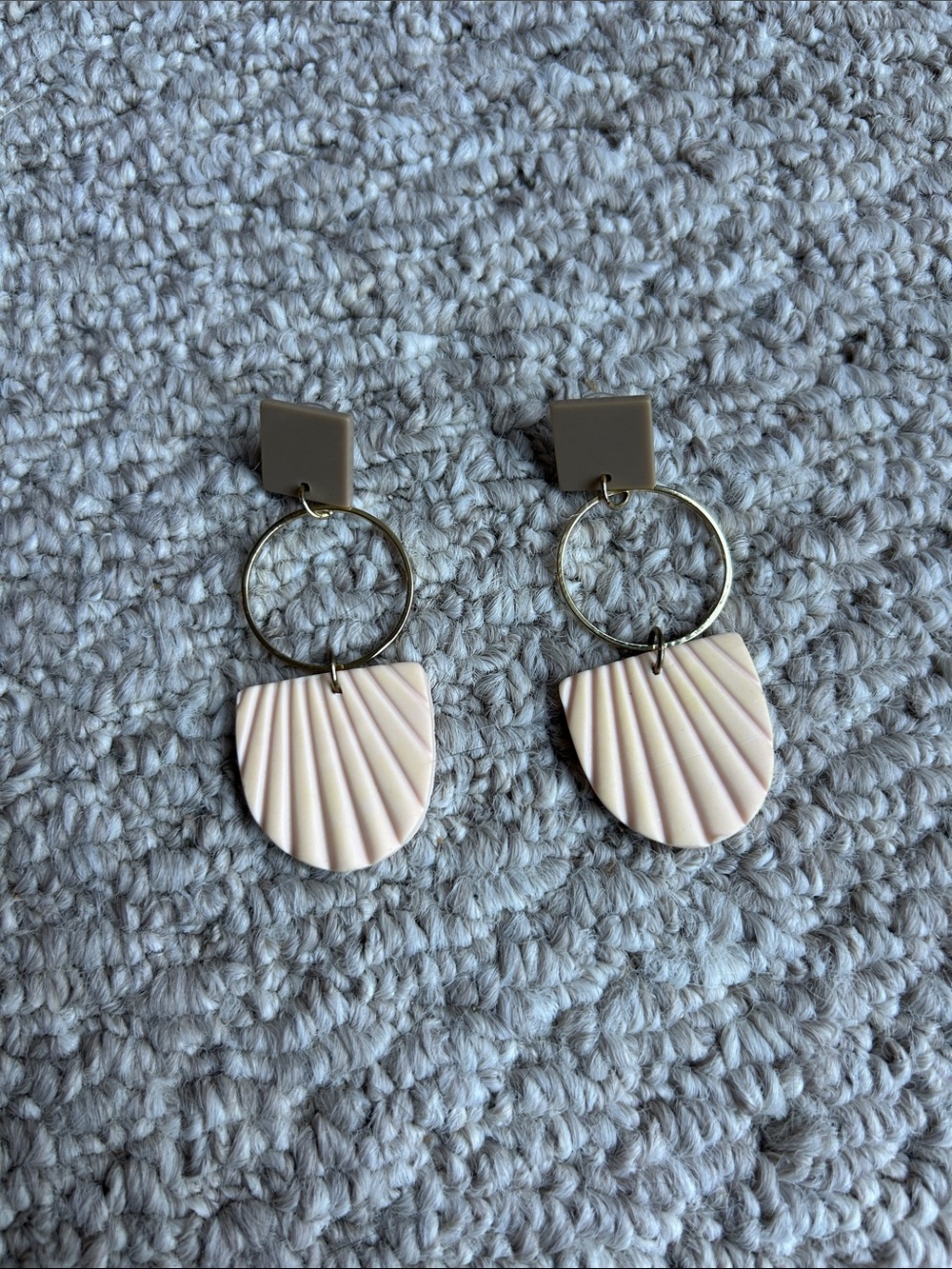 Minimalist Beige Fan-Detail Drop Earrings - Women Jewelry